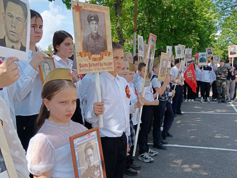 Торжественная линейка к 80-летию Победы.